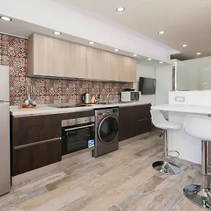 https://estudio-2-en-playa-de-las-americas.in-canary-islands.com